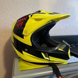 FOX YOUTH V1 MASTAR HELMET MASTAR YELLOW YOUTH LARGE 19543-005-L
